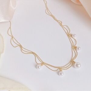 Elegant Gold and Pearl Necklace